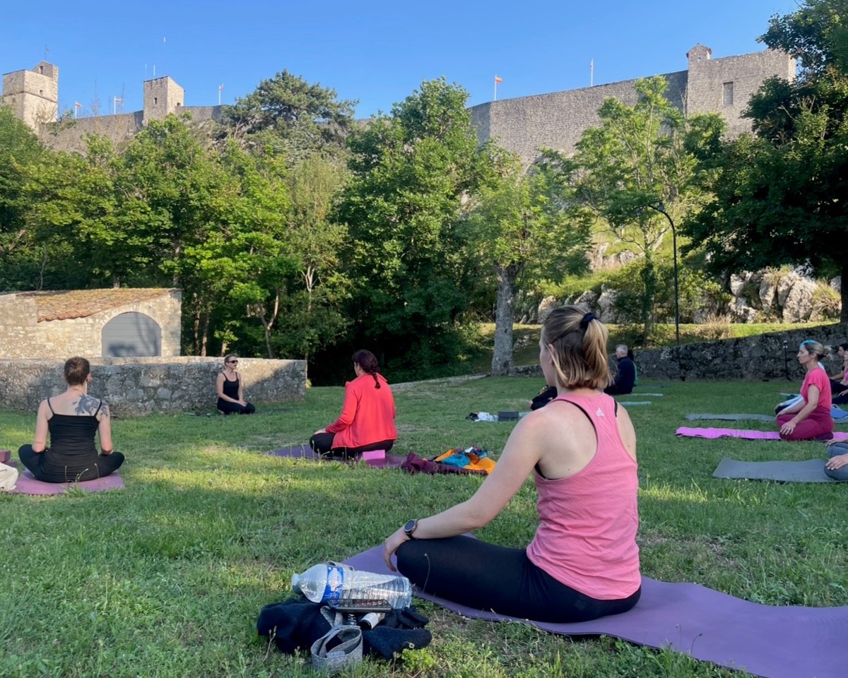 Sarah yoga aime et respire citadelle de sisteron